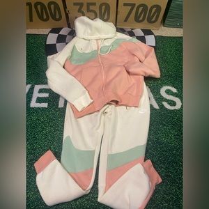 Nike sweatsuit